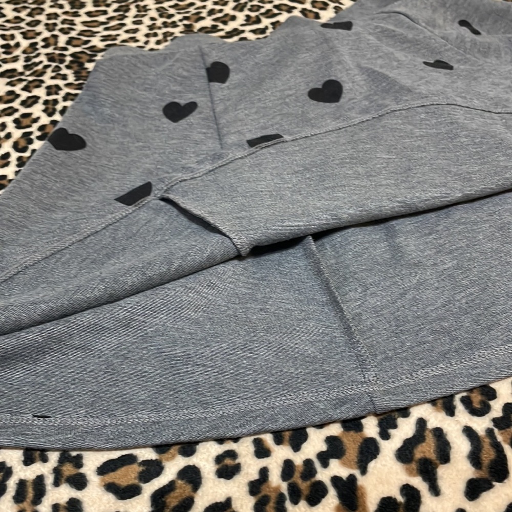 H&M Grey Hearts 🖤 Skater Skirt Medium Pleated Stretch Zipper Black Prep Summer - Picture 10 of 12